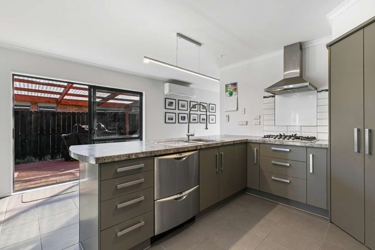 Photo of property in 28 Carroll Place, Owhata, Rotorua, 3010