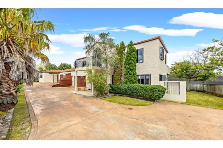 Photo of property in 13 Conacher Close, East Tamaki Heights, Auckland, 2016