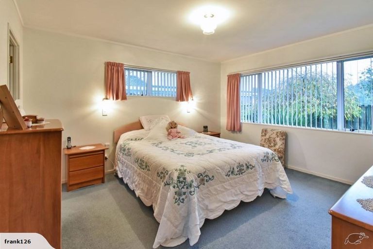 Photo of property in 2 Tuakura Way, The Gardens, Auckland, 2105