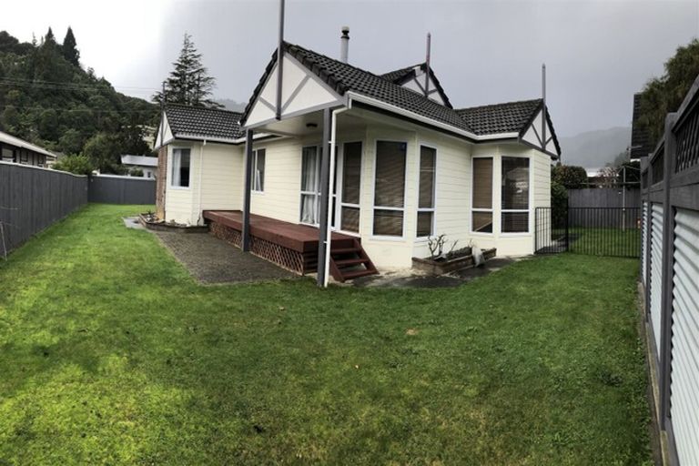 Photo of property in 26 Glen Road, Stokes Valley, Lower Hutt, 5019