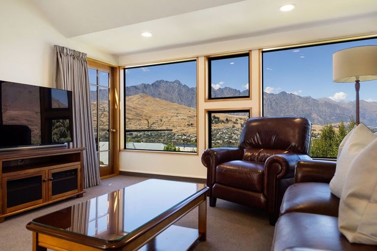 Photo of property in 4 Peregrine Place, Queenstown, 9300