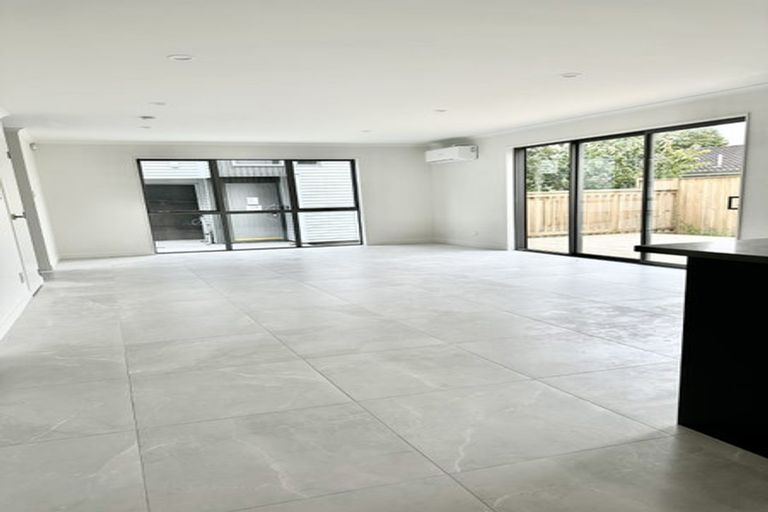 Photo of property in 8/11 Celeste Place, Totara Vale, Auckland, 0627