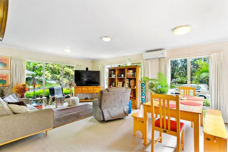 Photo of property in 15 Huntaway Lane, Te Atatu Peninsula, Auckland, 0610