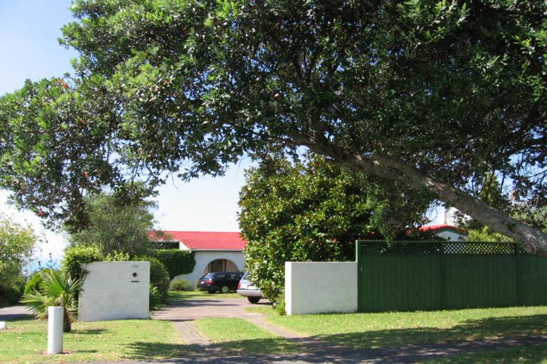 Photo of property in 793 East Coast Road, Northcross, Auckland, 0630