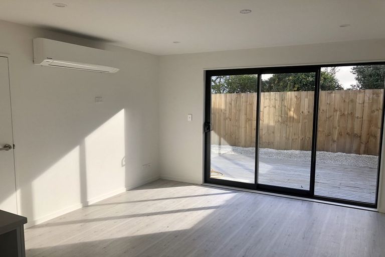 Photo of property in 8d Roys Road, Weymouth, Auckland, 2103