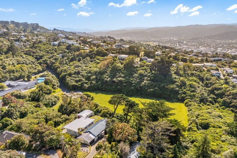 Photo of property in 120 Miromiro Road, Normandale, Lower Hutt, 5010