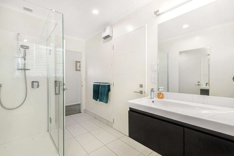 Photo of property in 39 Waikawa Road, Picton, 7220