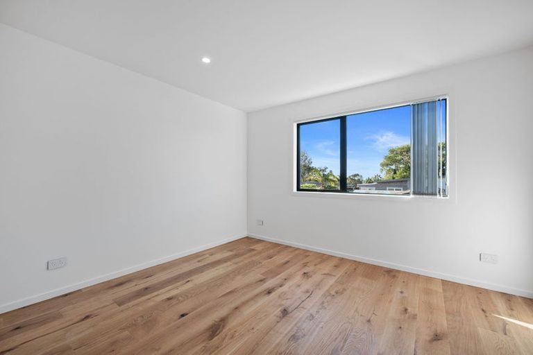 Photo of property in 5d Glendhu Road, Bayview, Auckland, 0629
