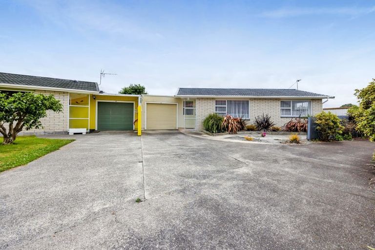 Photo of property in 69 Dixon Avenue, Hawera, 4610