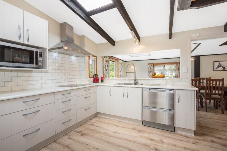 Photo of property in 5 Newnham Court, Tawa, Wellington, 5028