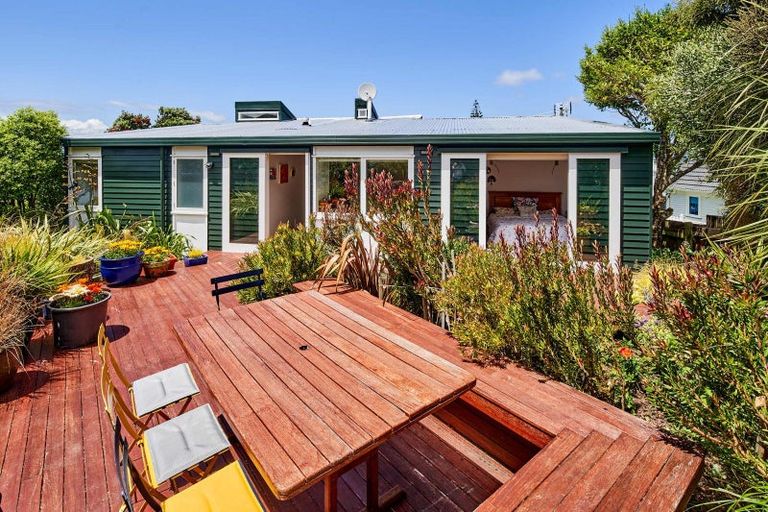 Photo of property in 4 Huntleigh Park Way, Ngaio, Wellington, 6035