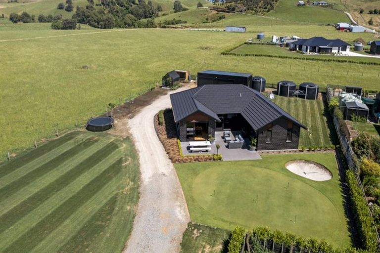 Photo of property in 8 Tikorangi Road East, Tikorangi, 4383