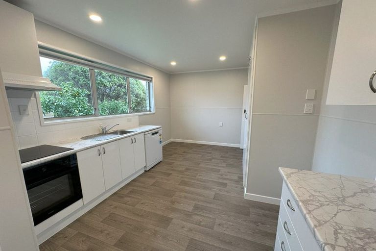 Photo of property in 2 Rawene Street, Waikanae, 5036
