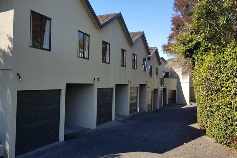 Photo of property in 2/3 Orwell Road, Greenhithe, Auckland, 0632