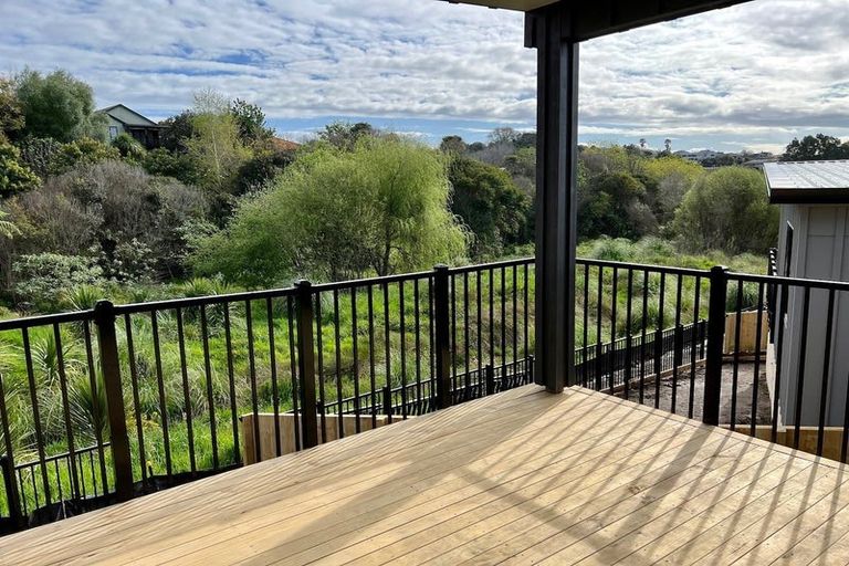 Photo of property in 16 Wrybill Way, Welcome Bay, Tauranga, 3112