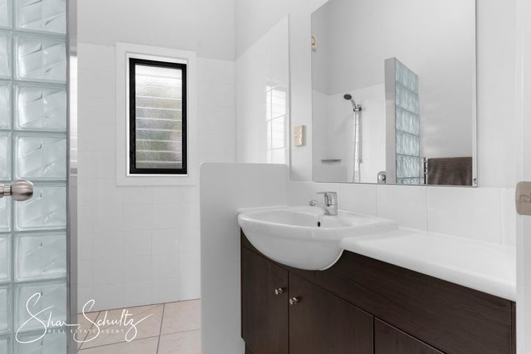 Photo of property in 24 Oxford Street, Whakapirau, Maungaturoto, 0583