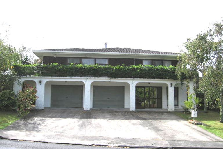 Photo of property in 10 Pakira Avenue, Glendene, Auckland, 0602
