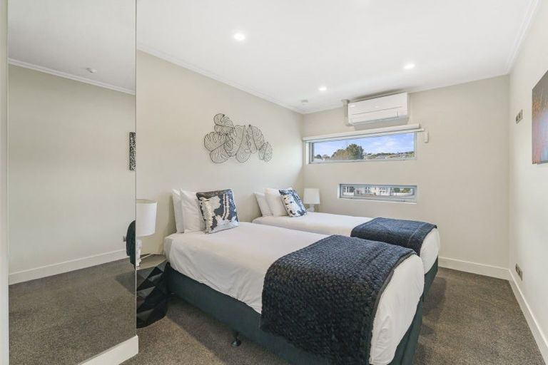 Photo of property in 225 Lake Terrace, Waipahihi, Taupo, 3330