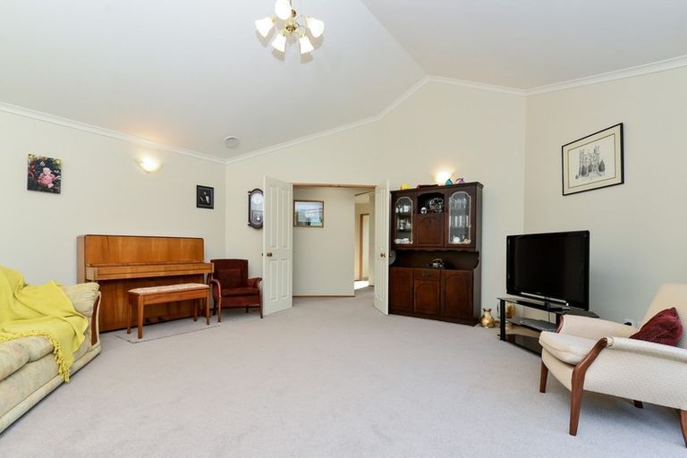 Photo of property in 12 Fencourt Place, Rototuna North, Hamilton, 3210