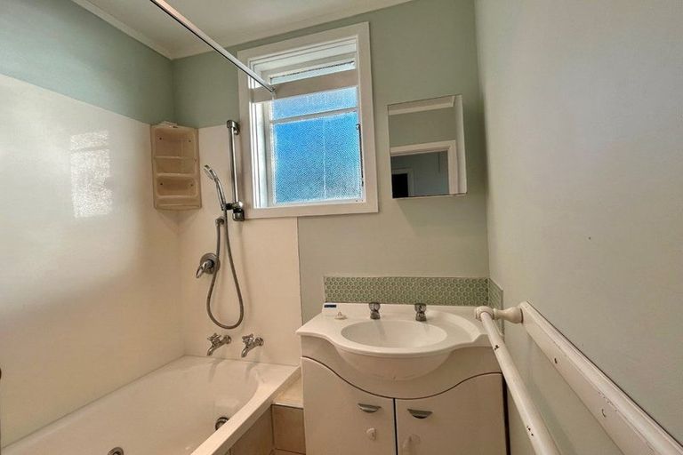 Photo of property in 2 Seddon Crescent, Marewa, Napier, 4110