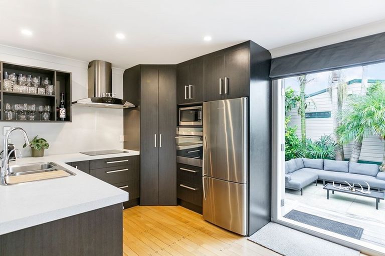 Photo of property in 19 Swan Crescent, Pakuranga, Auckland, 2010