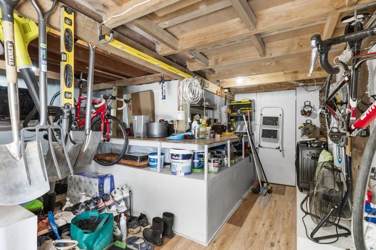 Photo of property in 1/13 Harrybrook Road, Green Bay, Auckland, 0604