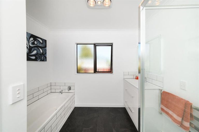 Photo of property in 7b Humphrey Street, Marton, 4710