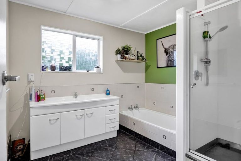 Photo of property in 11 Matai Place, Hawera, 4610