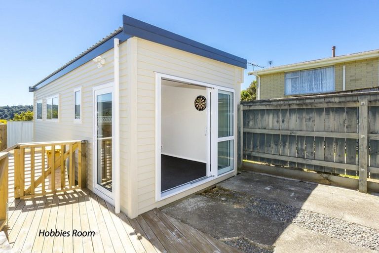 Photo of property in 11 Mount Marua Drive, Timberlea, Upper Hutt, 5018