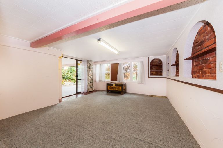 Photo of property in 4301 Great North Road, Glendene, Auckland, 0602