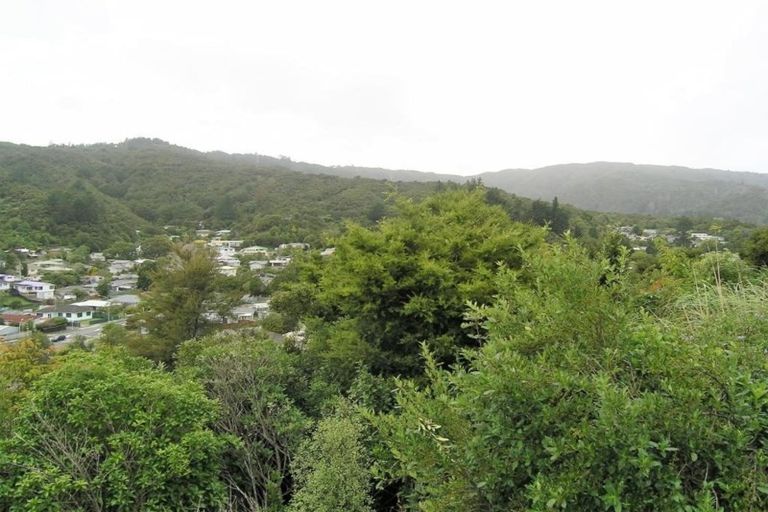 Photo of property in 17a Holborn Drive, Stokes Valley, Lower Hutt, 5019