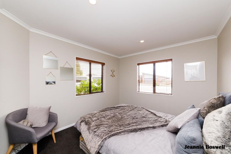Photo of property in 40 Tennyson Avenue, Kelvin Grove, Palmerston North, 4414