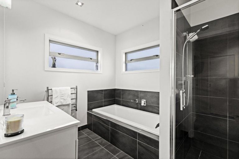 Photo of property in 24a Ferry Road, Clive, 4102