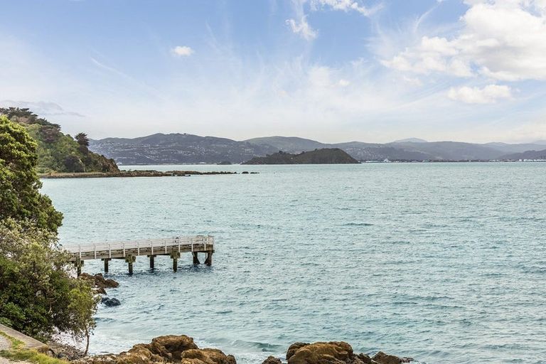 Photo of property in 385 Karaka Bay Road, Karaka Bays, Wellington, 6022