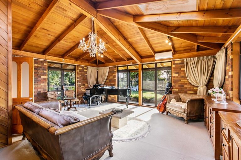 Photo of property in 17 Maygrove Drive, Orewa, 0931