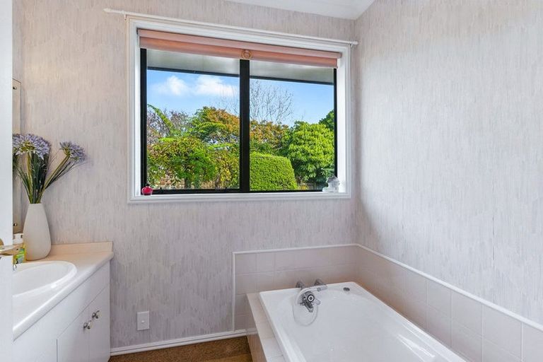 Photo of property in 7 Maple Lane, Waikanae, 5036