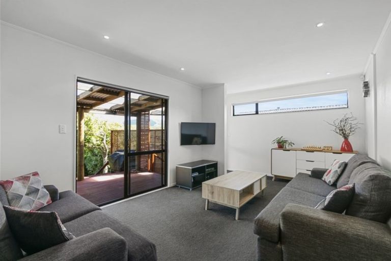 Photo of property in 5 Waipounamu Drive, Kelson, Lower Hutt, 5010