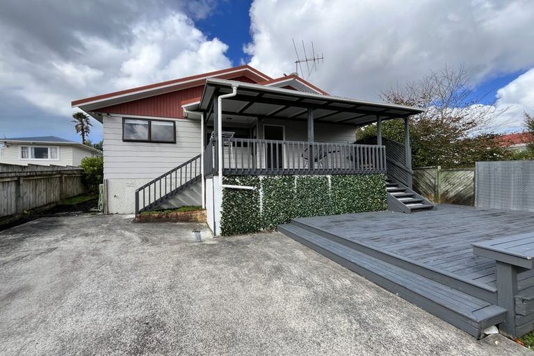 Photo of property in 1/219 Glenfield Road, Hillcrest, Auckland, 0627
