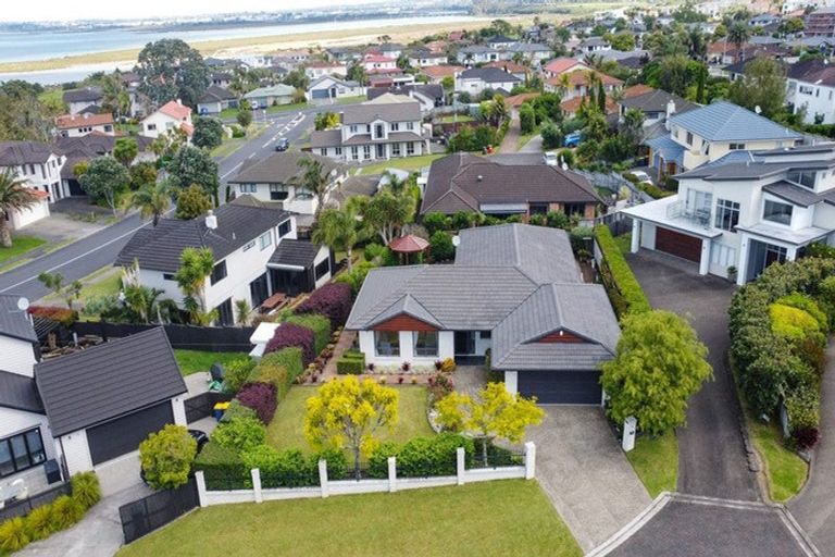 Photo of property in 4 Mahina Place, Te Atatu Peninsula, Auckland, 0610