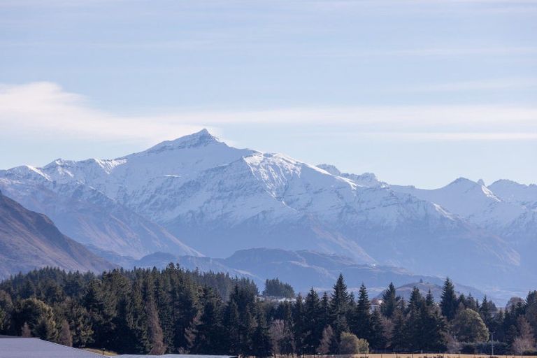 Photo of property in 16 Ranch Terrace, Wanaka, 9382