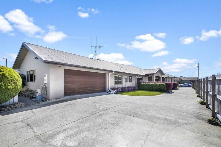 Photo of property in 16 Lockhart Place, Rototuna, Hamilton, 3210