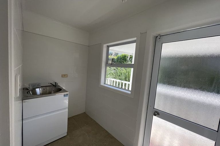 Photo of property in 31 Creamer Avenue, Belmont, Auckland, 0622