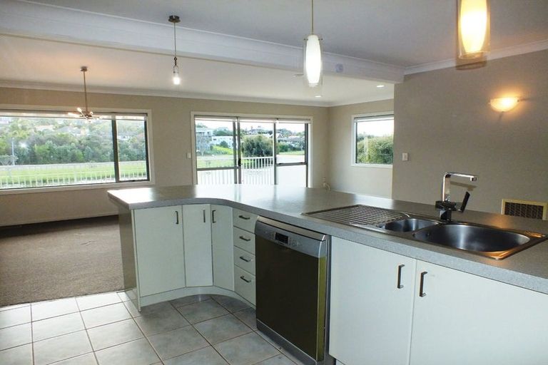 Photo of property in 16 Greenway Rise, Gulf Harbour, Whangaparaoa, 0930