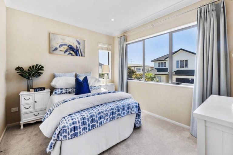 Photo of property in 18 Bur Oak Terrace, Schnapper Rock, Auckland, 0632