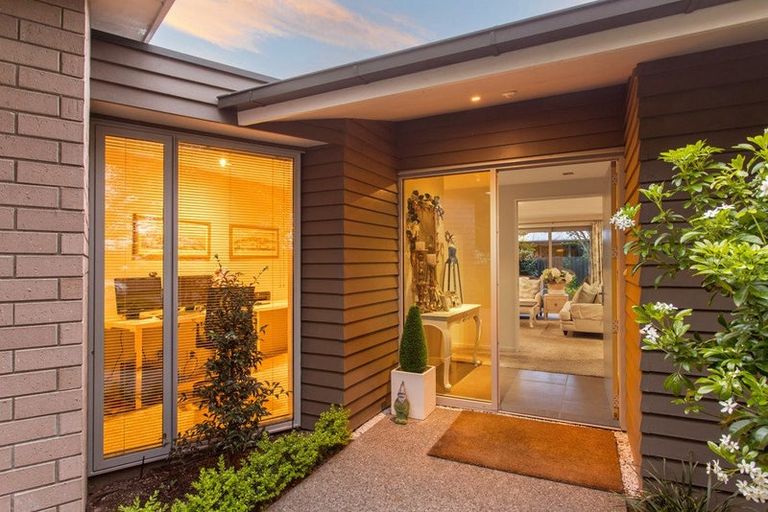 Photo of property in 112 Englefield Road, Northwood, Christchurch, 8051