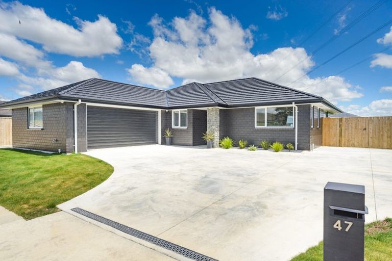 Photo of property in 47 Atlantic Drive, Fitzherbert, Palmerston North, 4410