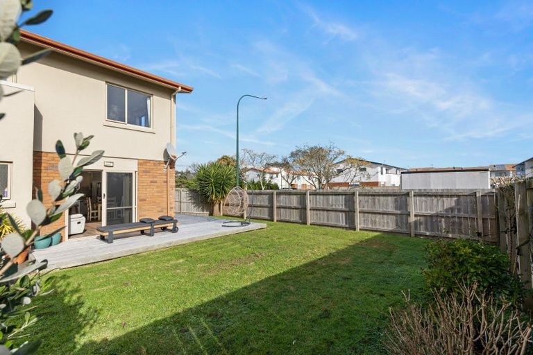 Photo of property in 2 Elwarth Way, Ranui, Auckland, 0612