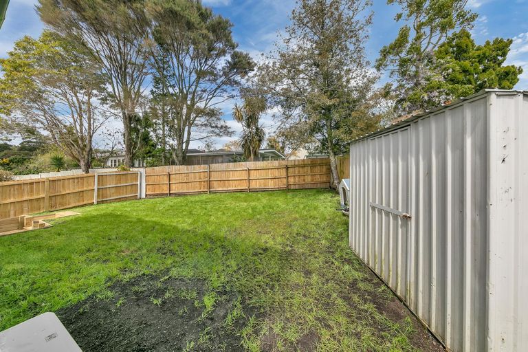 Photo of property in 2/77 Atkinson Road, Titirangi, Auckland, 0604