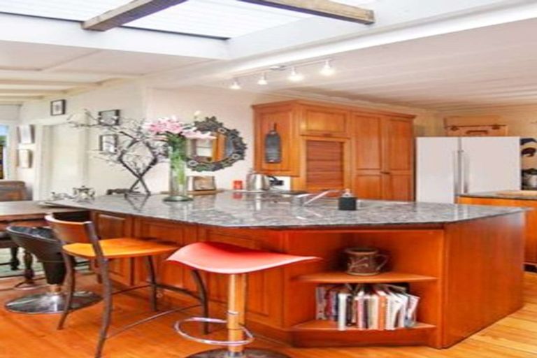 Photo of property in 731 Swanson Road, Swanson, Auckland, 0612