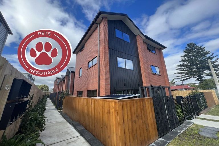 Photo of property in 4/10 Yeovil Road, Te Atatu Peninsula, Auckland, 0610